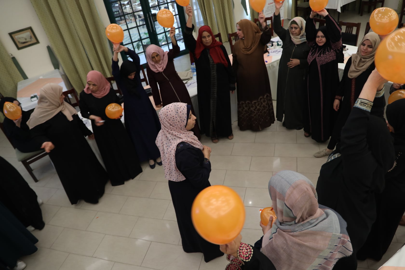 حول "بناء قدرات النساء الناجيات من العنف المبني على النوع الاجتماعي"